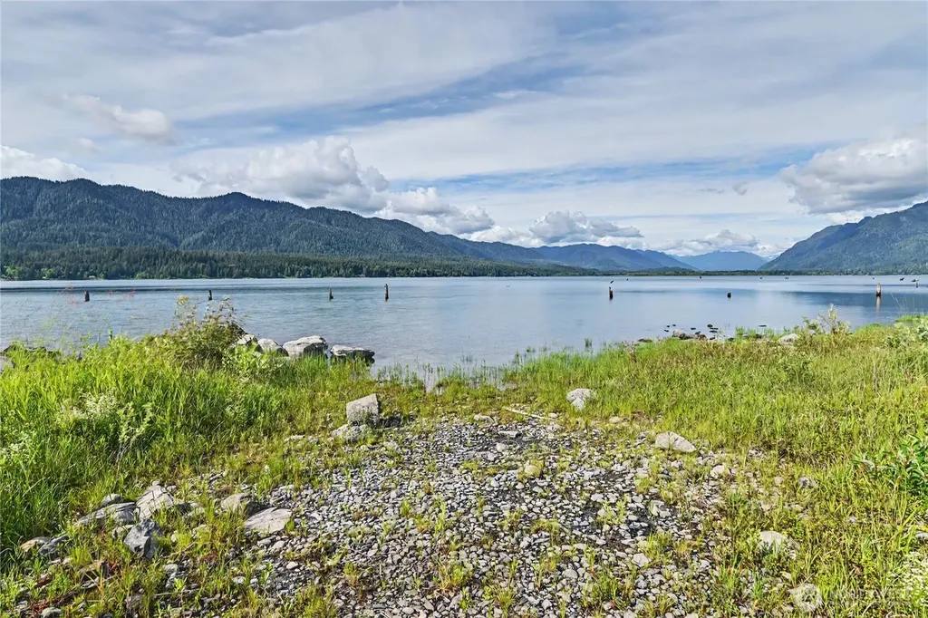 60 Lake Drive N Amanda Park WA 98526