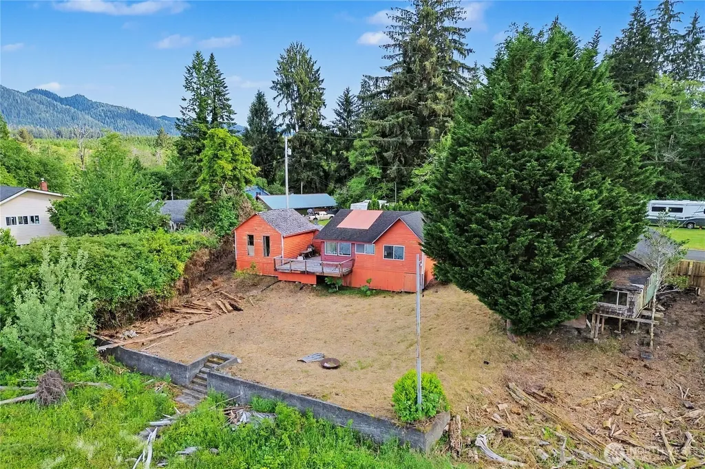 60 Lake Drive N Amanda Park WA 98526