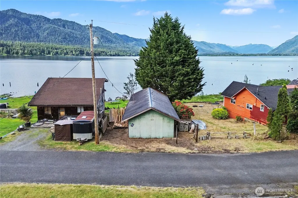 60 Lake Drive N Amanda Park WA 98526
