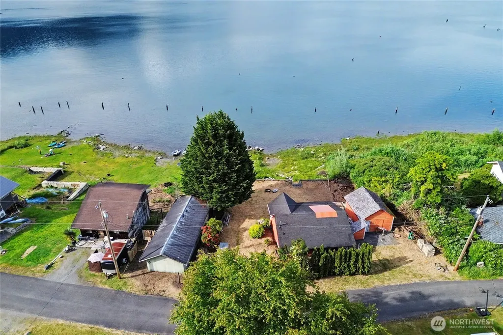 60 Lake Drive N Amanda Park WA 98526