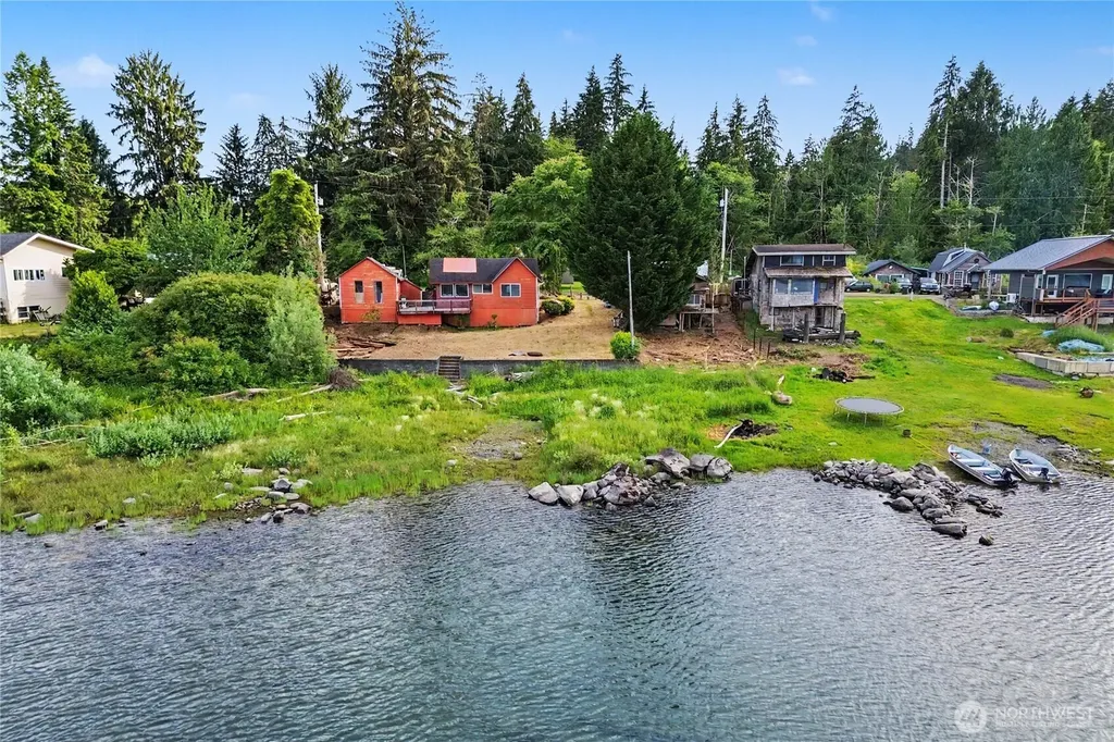 60 Lake Drive N Amanda Park WA 98526
