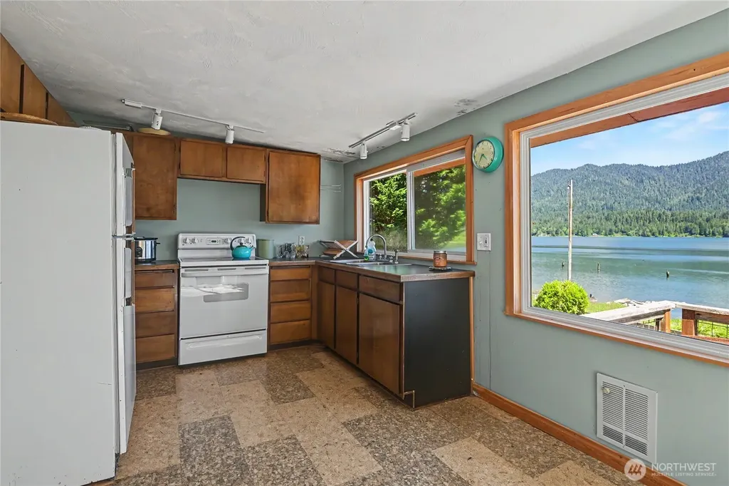 60 Lake Drive N Amanda Park WA 98526