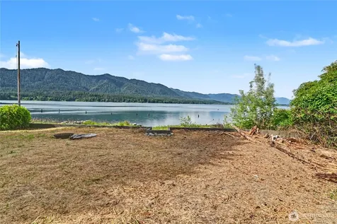 60 Lake Drive N Amanda Park WA 98526