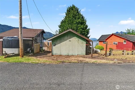 60 Lake Drive N Amanda Park WA 98526