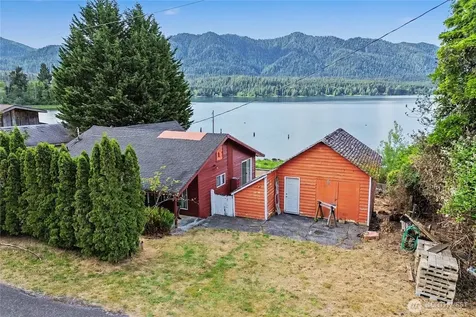 60 Lake Drive N Amanda Park WA 98526