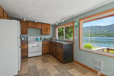 60 Lake Drive N Amanda Park WA 98526