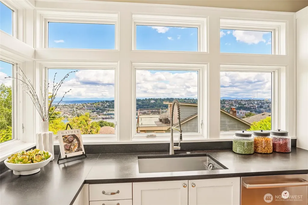 1616 Bigelow Avenue N Seattle WA 98109