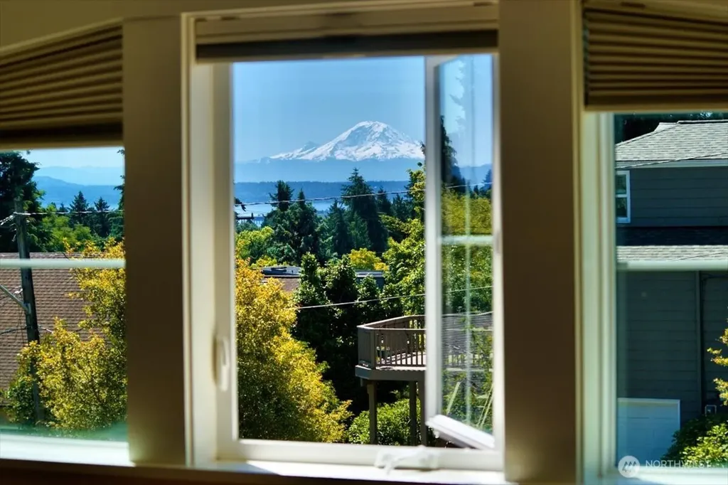 1902 NE 73rd Street Seattle WA 98115
