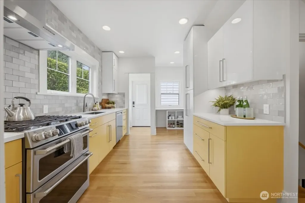 1902 NE 73rd Street Seattle WA 98115