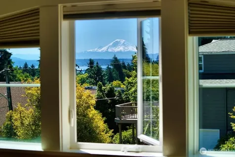1902 NE 73rd Street Seattle WA 98115