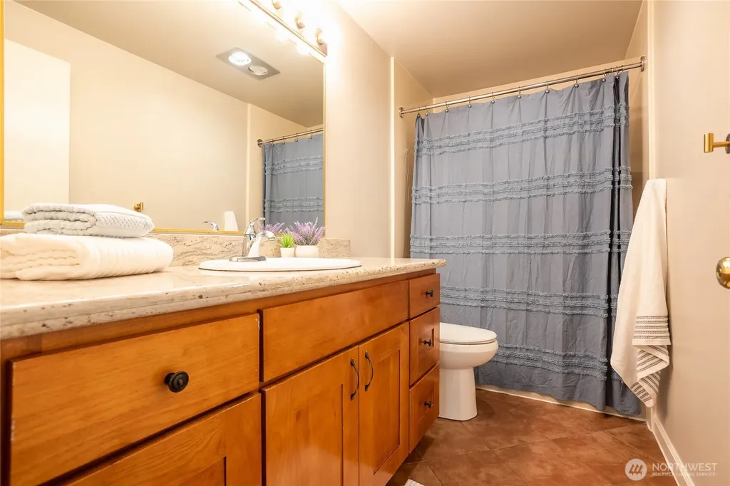 2253 Gilman Drive W Seattle WA 98119