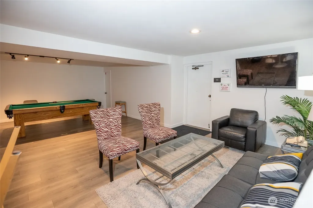 2253 Gilman Drive W Seattle WA 98119