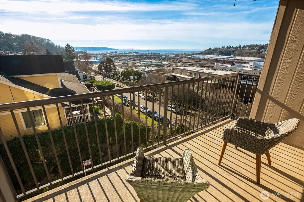 2253 Gilman Drive W Seattle WA 98119