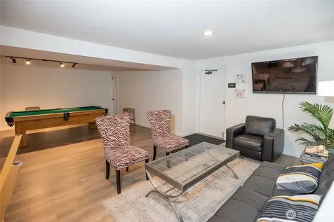 2253 Gilman Drive W Seattle WA 98119