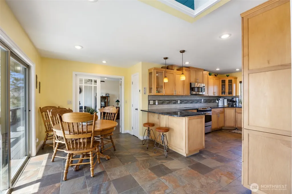 32 Valley View Rd Road Omak WA 98841