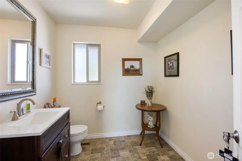 32 Valley View Rd Road Omak WA 98841