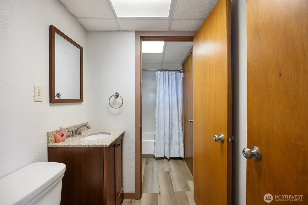 32 Valley View Rd Road Omak WA 98841