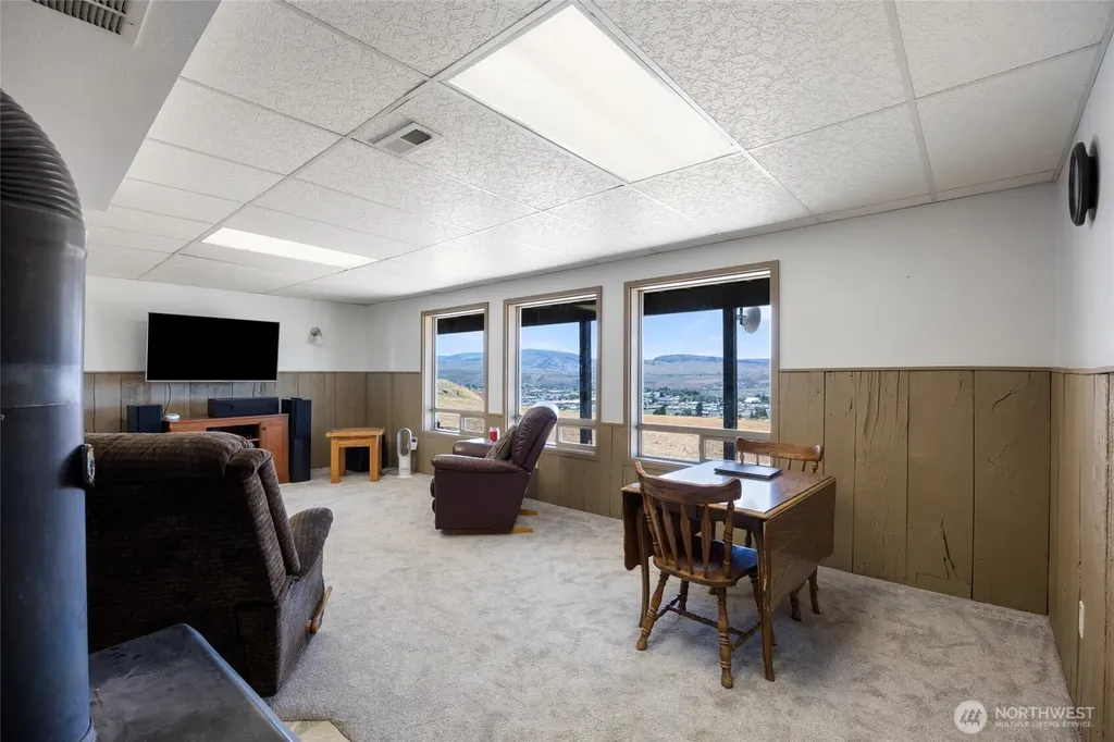 32 Valley View Rd Road Omak WA 98841
