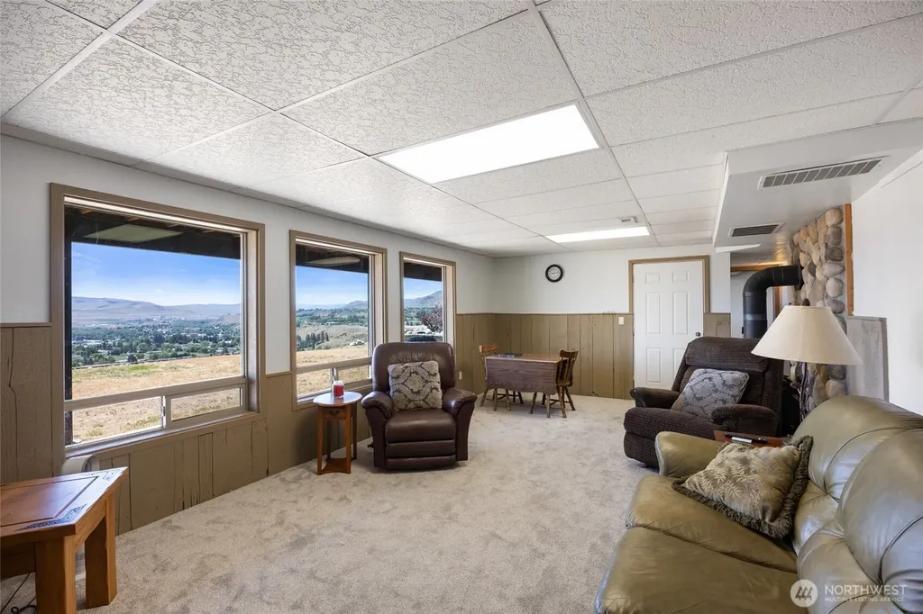 32 Valley View Rd Road Omak WA 98841