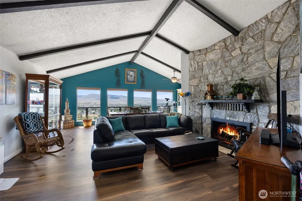 32 Valley View Rd Road Omak WA 98841