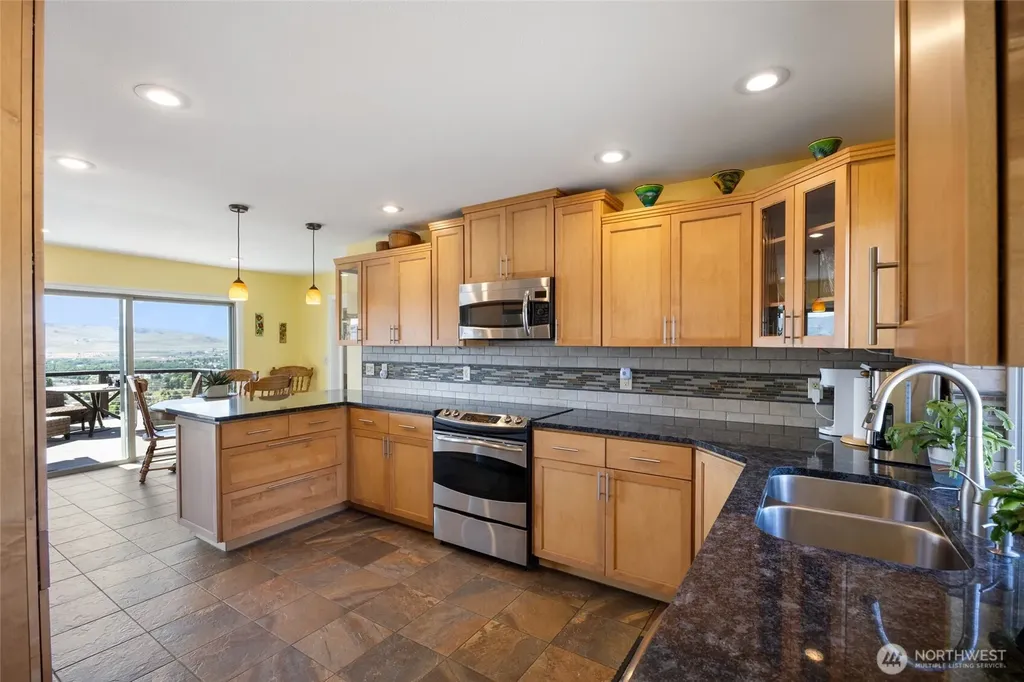 32 Valley View Rd Road Omak WA 98841