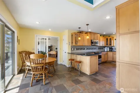 32 Valley View Rd Road Omak WA 98841