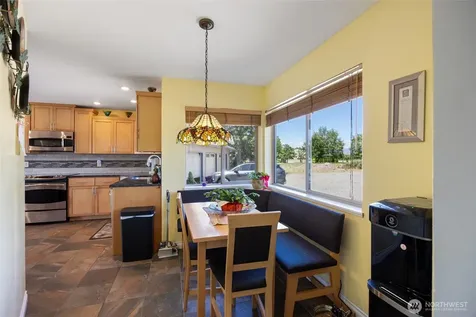 32 Valley View Rd Road Omak WA 98841