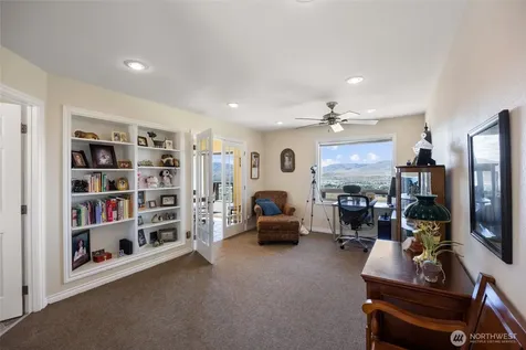 32 Valley View Rd Road Omak WA 98841