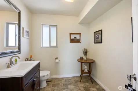 32 Valley View Rd Road Omak WA 98841