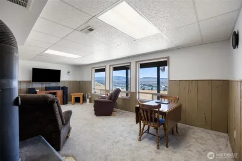 32 Valley View Rd Road Omak WA 98841