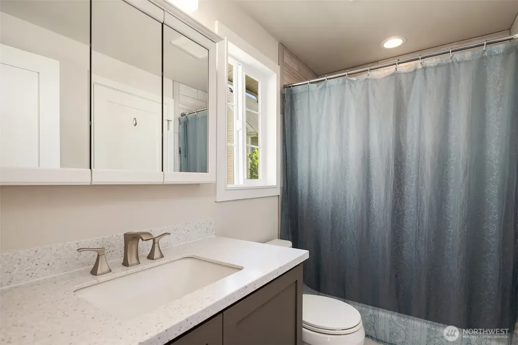 10262 NE 129th Lane Kirkland WA 98034