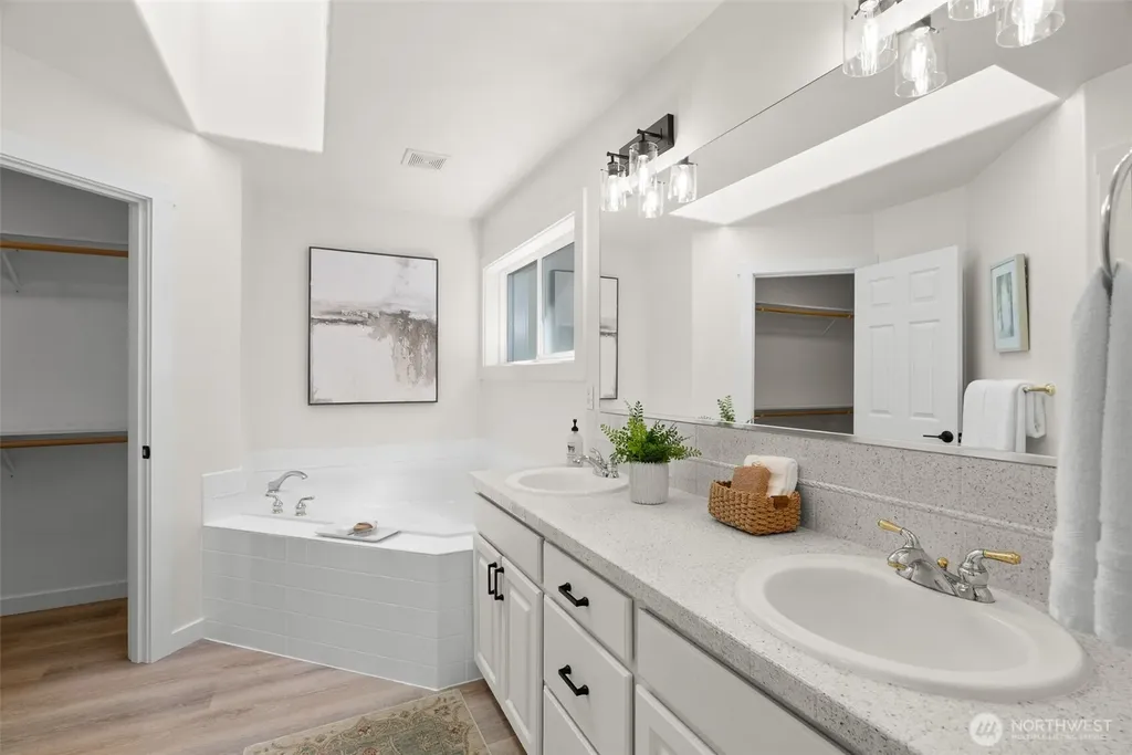 27581 Heavenly Place NE Kingston WA 98346