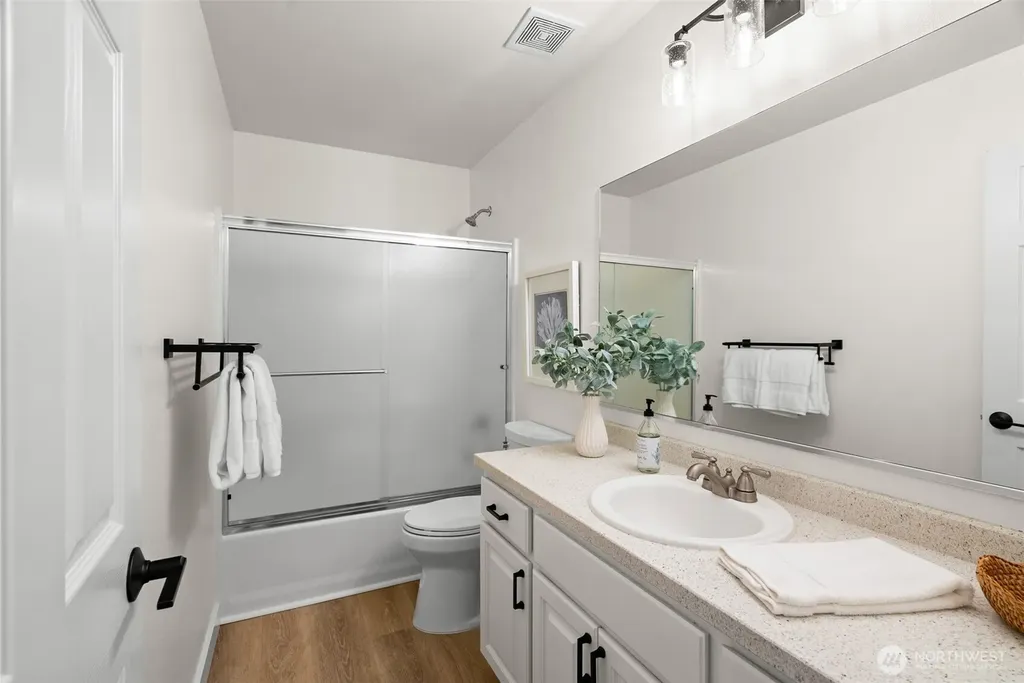 27581 Heavenly Place NE Kingston WA 98346