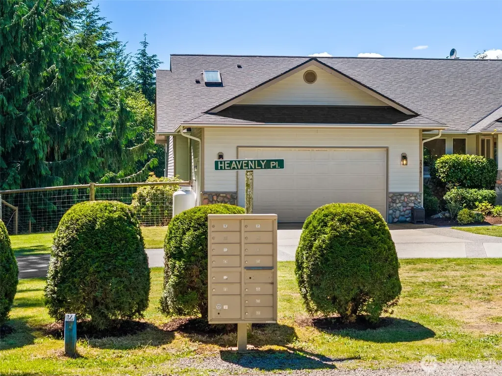 27581 Heavenly Place NE Kingston WA 98346