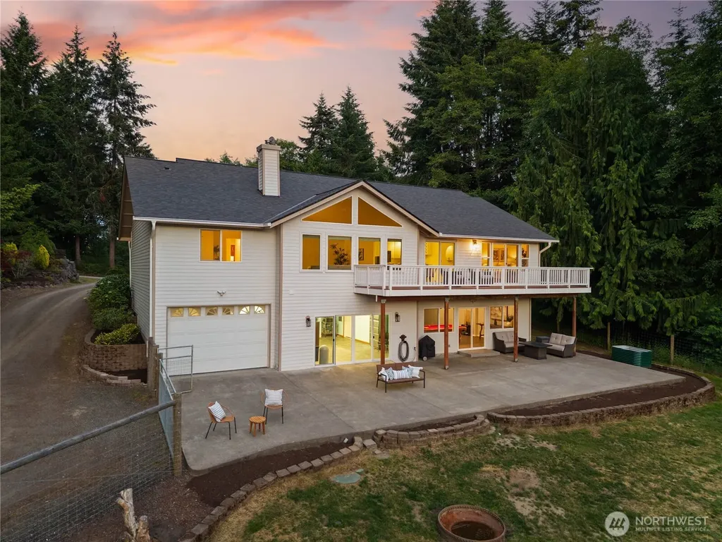 27581 Heavenly Place NE Kingston WA 98346