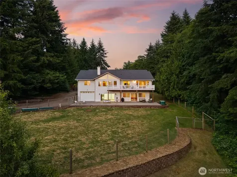 27581 Heavenly Place NE Kingston WA 98346