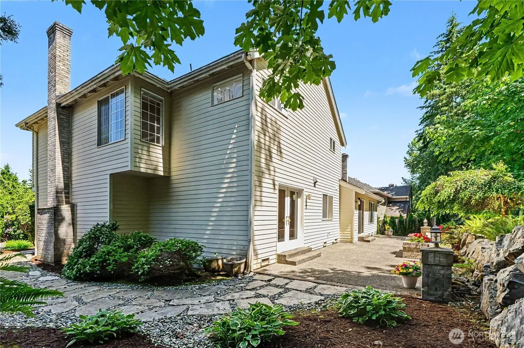 18055 NW Varese Court Issaquah WA 98027