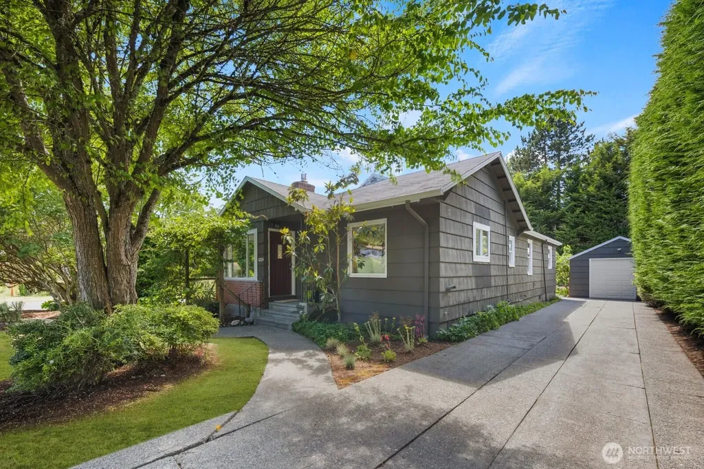 11205 Phinney Avenue N Seattle WA 98133