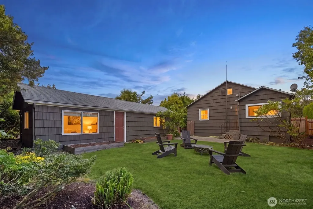 11205 Phinney Avenue N Seattle WA 98133