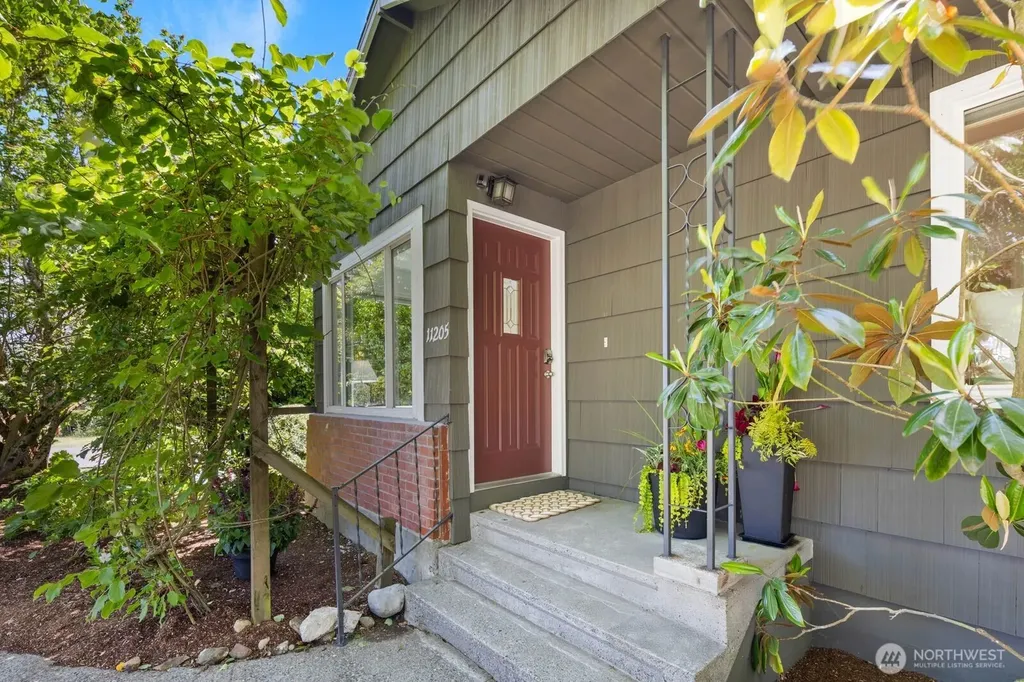 11205 Phinney Avenue N Seattle WA 98133
