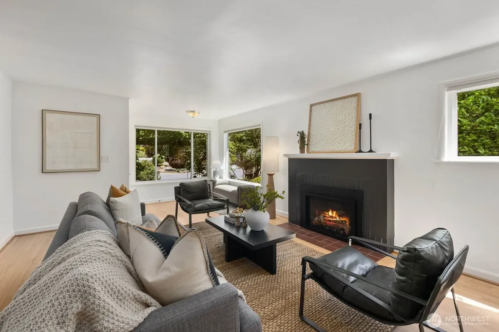 11205 Phinney Avenue N Seattle WA 98133