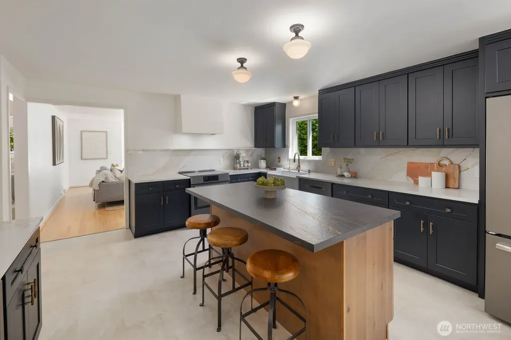 11205 Phinney Avenue N Seattle WA 98133