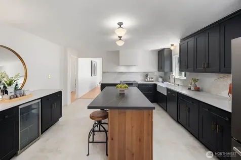 11205 Phinney Avenue N Seattle WA 98133