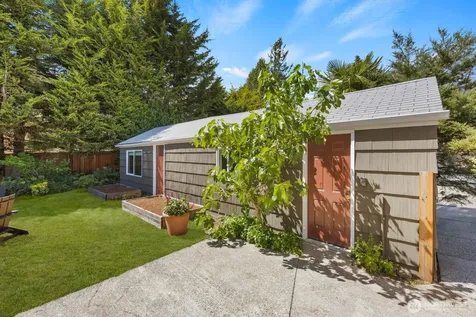 11205 Phinney Avenue N Seattle WA 98133