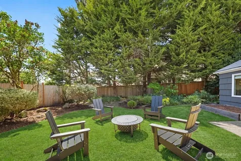 11205 Phinney Avenue N Seattle WA 98133