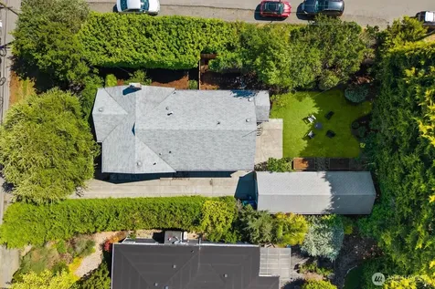 11205 Phinney Avenue N Seattle WA 98133