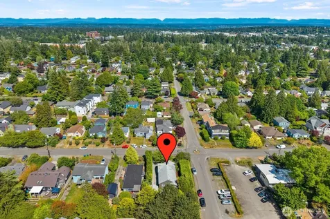 11205 Phinney Avenue N Seattle WA 98133