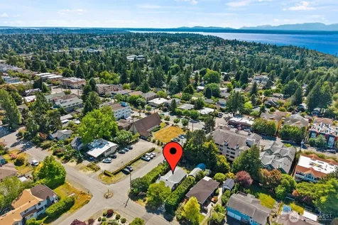 11205 Phinney Avenue N Seattle WA 98133