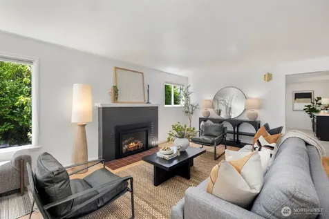 11205 Phinney Avenue N Seattle WA 98133