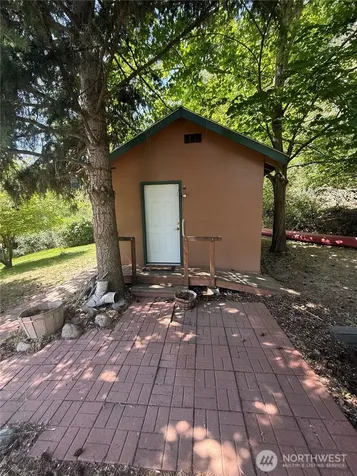 24 Hubbert Road Omak WA 98841